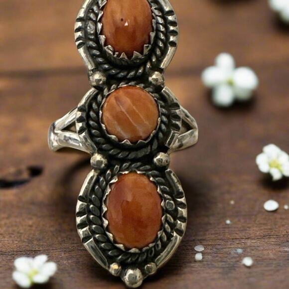 Spiny Oyster Three Stone .925 Sterling Silver Southwestern Ring Size 8.5 - Picture 1 of 5